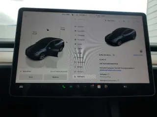 2024 Tesla Model Y with VIN 7SAYGDED4RF017614, listed as a Copart auction lot 45754675 with 11,209 mi miles and Salvage title. Bid and sale history available at DreamBid. Image 9.