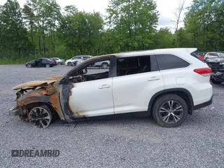 2019 Toyota Highlander LE с VIN 5TDBZRFH8KS955063, выставлен на аукционе IAAI как лот 42647865 с пробегом 63 275 миль миль и . История ставок и продаж доступна на DreamBid. Изображение 13.