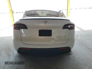 2022 Tesla Model Y Performance z VIN 7SAYGDEF0NF337959, wystawiony jako Copart lot #56871985 z przebiegiem 54 527 mil mil oraz Szkoda całkowita • Salvage title. Historia ofert i sprzedaży dostępna na DreamBid. Obrazek 6.
