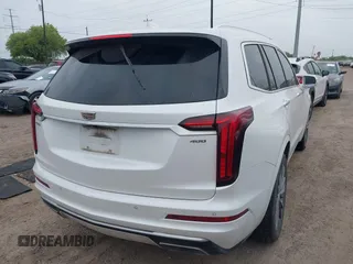 2020 Cadillac XT6 FWD Premium Luxury z VIN 1GYKPCRS2LZ101061, wystawiony jako IAAI lot #42113360 z przebiegiem Nie podano mil oraz . Historia ofert i sprzedaży dostępna na DreamBid. Obrazek 4.
