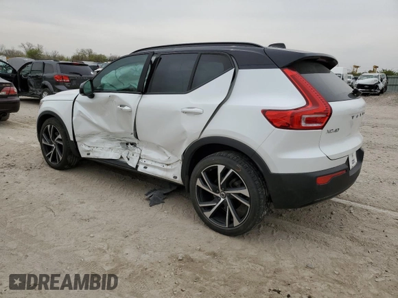 2022 Volvo XC40 R-Design с VIN YV4162UM1N2648449, выставлен на аукционе Copart как лот 52323025 с пробегом 34 574 миль миль и Списание • Salvage title. История ставок и продаж доступна на DreamBid. Изображение 2.