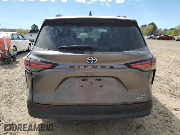 2021 Toyota Sienna XLE z VIN 5TDYRKEC0MS066655, wystawiony jako Copart lot #50241905 z przebiegiem 99 066 mil mil oraz Szkoda całkowita • Salvage title. Historia ofert i sprzedaży dostępna na DreamBid. Obrazek 6.