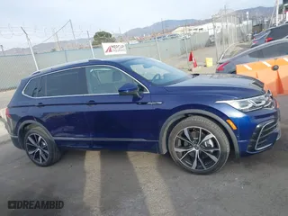 2022 Volkswagen Tiguan SEL R-Line with VIN 3VV4B7AX3NM154238, listed as a IAAI auction lot 40995659 with 23,437 mi miles. Bid and sale history available at carsss.com. Image 13.