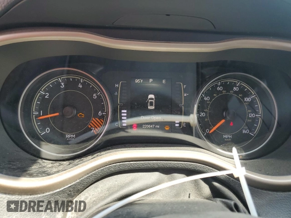 2015 Jeep Cherokee Sport z VIN 1C4PJLAB1FW632654, wystawiony jako Copart lot #65179455 z przebiegiem 220 647 mil mil oraz Szkoda całkowita • Salvage title. Historia ofert i sprzedaży dostępna na DreamBid. Obrazek 9.