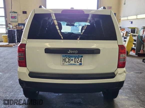 2016 Jeep Patriot Sport z VIN 1C4NJPBA7GD528994, wystawiony jako IAAI lot #42378751 z przebiegiem 73 807 mil mil oraz . Historia ofert i sprzedaży dostępna na DreamBid. Obrazek 41.