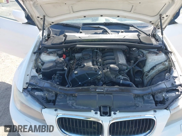 2011 BMW 3 Series 328i xDrive z VIN WBAPK5G52BNN51640, wystawiony jako IAAI lot #42017674 z przebiegiem Nie podano mil oraz . Historia ofert i sprzedaży dostępna na DreamBid. Obrazek 10.