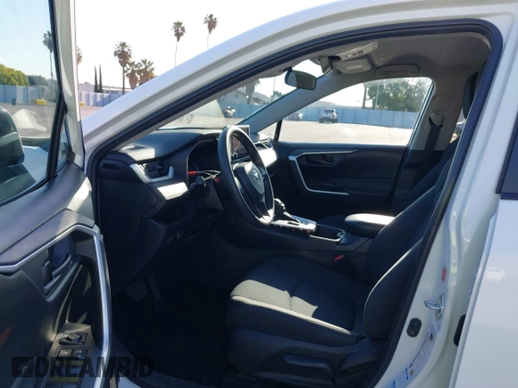 2023 Toyota RAV4 LE z VIN 2T3G1RFV0PC327864, wystawiony jako IAAI lot #42465650 z przebiegiem 36 006 mil mil oraz . Historia ofert i sprzedaży dostępna na DreamBid. Obrazek 5.