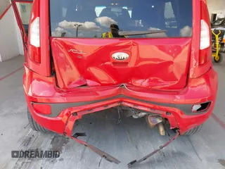 2013 Kia Soul + z VIN KNDJT2A63D7536836, wystawiony jako IAAI lot #42341811 z przebiegiem 118 226 mil mil oraz . Historia ofert i sprzedaży dostępna na DreamBid. Obrazek 6.