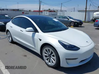 2022 Tesla Model 3 Long Range z VIN 5YJ3E1EB9NF113601, wystawiony jako IAAI lot #42173612 z przebiegiem 95 454 mil mil oraz . Historia ofert i sprzedaży dostępna na DreamBid. Obrazek 1.