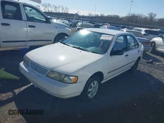 1997 Nissan Sentra XE z VIN 3N1AB41D2VL009030, wystawiony jako IAAI lot #41732648 z przebiegiem 266 188 mil mil oraz . Historia ofert i sprzedaży dostępna na DreamBid. Obrazek 2.