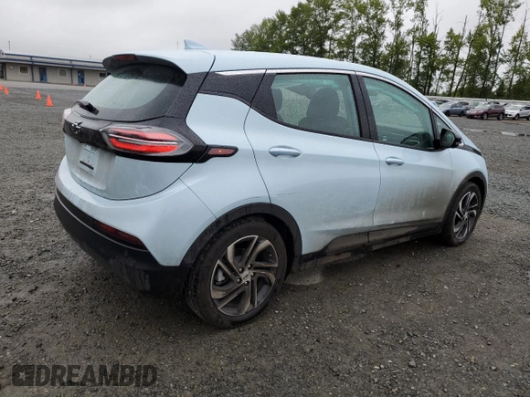 2023 Chevrolet Bolt EV 2LT z VIN 1G1FX6S09P4169595, wystawiony jako Copart lot #57400355 z przebiegiem 8545 mil mil oraz Szkody całkowita. Historia ofert i sprzedaży dostępna na DreamBid. Obrazek 3.