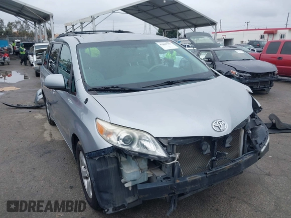 2011 Toyota Sienna LE AAS with VIN 5TDKK3DC0BS119675, listed as a IAAI auction lot 41809573 with 289,496 mi miles. Bid and sale history available at carsss.com. Image 1.