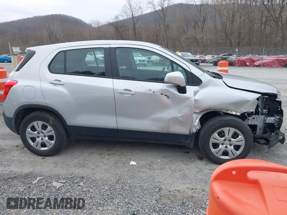 2015 Chevrolet Trax LS with VIN KL7CJKSB4FB129440, listed as a IAAI auction lot 41734339 with 37,772 mi miles. Bid and sale history available at carsss.com. Image 13.