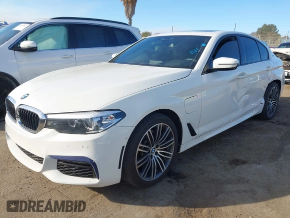 2019 BMW 5 Series 530e iPerformance with VIN WBAJA9C55KB254885, listed as a IAAI auction lot 41398164 with 62,781 mi miles. Bid and sale history available at carsss.com. Image 17.