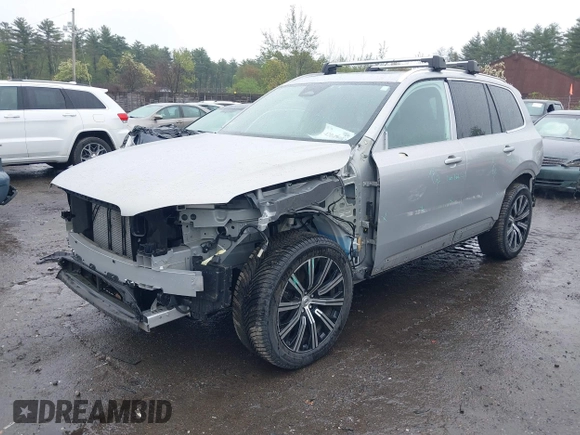 2023 Volvo XC90 Plus z VIN YV4062PN7P1954726, wystawiony jako IAAI lot #42049981 z przebiegiem 31 606 mil mil oraz . Historia ofert i sprzedaży dostępna na DreamBid. Obrazek 18.