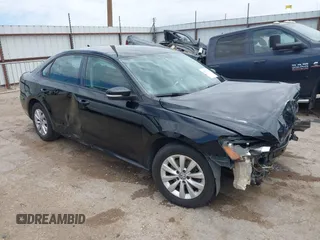2013 Volkswagen Passat Wolfsburg Edition z VIN 1VWAP7A33DC142183, wystawiony jako IAAI lot #42277180 z przebiegiem 149 179 mil mil oraz . Historia ofert i sprzedaży dostępna na DreamBid. Obrazek 1.