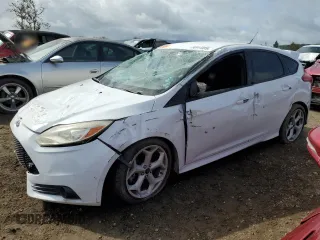 2014 Ford Focus ST with VIN 1FADP3L95EL350003, listed as a Copart auction lot 50913335 with 135,674 mi miles and Salvage Title. Bid and sale history available at carsss.com. Image 1.