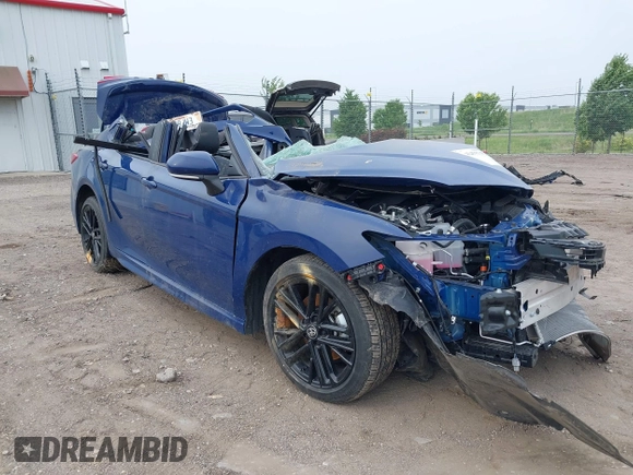 2025 Toyota Camry LE z VIN 4T1DAACK4SU024794, wystawiony jako IAAI lot #42475742 z przebiegiem Nie podano mil oraz . Historia ofert i sprzedaży dostępna na DreamBid. Obrazek 1.