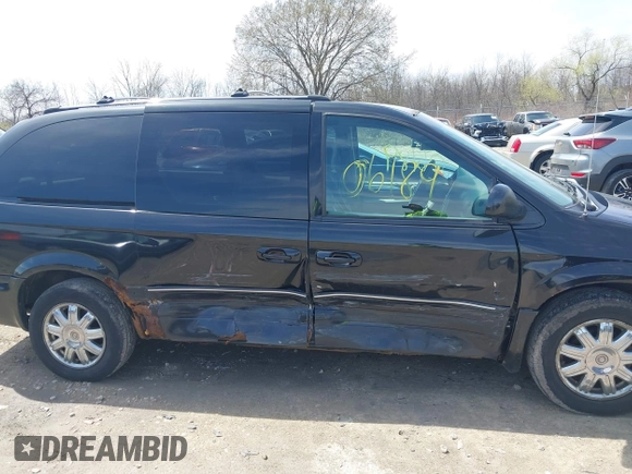 2005 Chrysler Town & Country Limited with VIN 2C8GP64L35R355967, listed as a IAAI auction lot 42106189 with 287,568 mi miles. Bid and sale history available at carsss.com. Image 13.