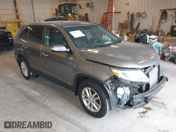 2015 Kia Sorento LX with VIN 5XYKTCA68FG640609, listed as a IAAI auction lot 41902622 with 140,514 mi miles. Bid and sale history available at carsss.com. Image 1.