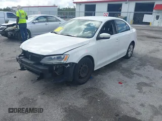 2013 Volkswagen Jetta SE z VIN 3VWDP7AJ2DM407640, wystawiony jako IAAI lot #42589327 z przebiegiem 171 134 mil mil oraz . Historia ofert i sprzedaży dostępna na DreamBid. Obrazek 2.