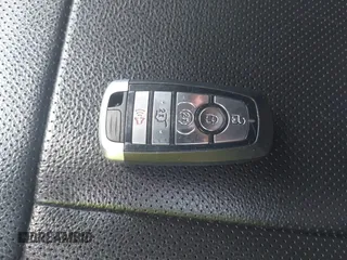 2019 Ford Expedition XLT z VIN 1FMJU1HT3KEA64385, wystawiony jako IAAI lot #42186424 z przebiegiem 225 978 mil mil oraz . Historia ofert i sprzedaży dostępna na DreamBid. Obrazek 11.
