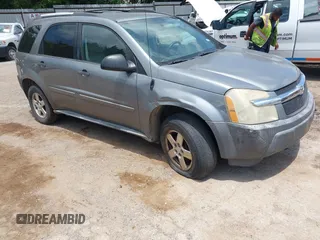 2005 Chevrolet Equinox LS z VIN 2CNDL23F056097053, wystawiony jako IAAI lot #42506576 z przebiegiem 182 137 mil mil oraz . Historia ofert i sprzedaży dostępna na DreamBid. Obrazek 1.