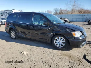 2015 Chrysler Town & Country LX with VIN 2C4RC1AG2FR675606, listed as a Copart auction lot 88864295 with 39,985 mi miles and Clean Title. Bid and sale history available at carsss.com. Image 4.