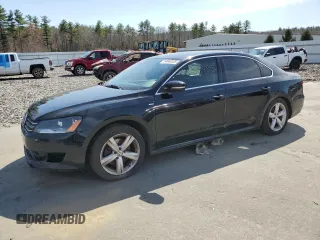 2014 Volkswagen Passat S z VIN 1VWAT7A38EC046319, wystawiony jako Copart lot #54648155 z przebiegiem 148 407 mil mil oraz Czysty tytuł • Clean title. Historia ofert i sprzedaży dostępna na DreamBid. Obrazek 1.
