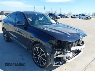 2021 BMW X4 xDrive30i z VIN 5UX2V1C06M9E42747, wystawiony jako IAAI lot #41661458 z przebiegiem 66 292 mil mil oraz . Historia ofert i sprzedaży dostępna na DreamBid. Obrazek 1.