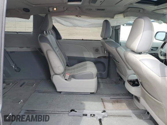 2012 Toyota Sienna XLE с VIN 5TDDK3DC8CS043732, выставлен на аукционе Copart как лот 58037885 с пробегом 234 881 миль миль и Списание • Salvage title. История ставок и продаж доступна на DreamBid. Изображение 11.