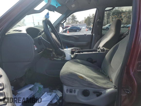 2000 Ford Expedition XLT with VIN 1FMRU166XYLA82466, listed as a Copart auction lot 42507135 with 214,014 mi miles and Salvage Title. Bid and sale history available at DreamBid. Image 7.
