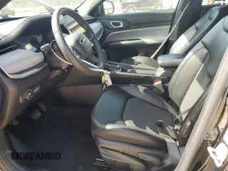 2024 Jeep Compass Latitude z VIN 3C4NJDBN2RT109871, wystawiony jako Copart lot #65576335 z przebiegiem 43 598 mil mil oraz Czysty tytuł • Clean title. Historia ofert i sprzedaży dostępna na DreamBid. Obrazek 7.