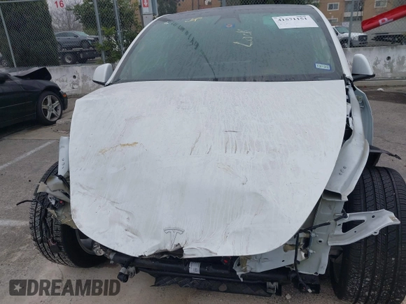 2022 Tesla Model Y Long Range z VIN 7SAYGDEE4NF315356, wystawiony jako IAAI lot #41571151 z przebiegiem 1 056 mil mil oraz . Historia ofert i sprzedaży dostępna na DreamBid. Obrazek 10.