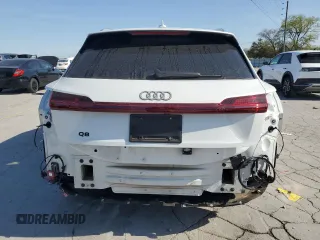 2024 Audi Q8 e-tron Premium Plus z VIN WA15AAGE7RB025662, wystawiony jako Copart lot #52006665 z przebiegiem 18 760 mil mil oraz Szkoda całkowita • Salvage title. Historia ofert i sprzedaży dostępna na DreamBid. Obrazek 6.