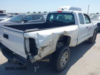 2017 Toyota Tacoma SR z VIN 5TFRX5GN7HX077159, wystawiony jako IAAI lot #42006928 z przebiegiem 92 121 mil mil oraz . Historia ofert i sprzedaży dostępna na DreamBid. Obrazek 6.