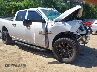 2018 Ram 2500 Tradesman z VIN 3C6UR5CL9JG209350, wystawiony jako IAAI lot #42074060 z przebiegiem Nie podano mil oraz . Historia ofert i sprzedaży dostępna na DreamBid. Obrazek 1.