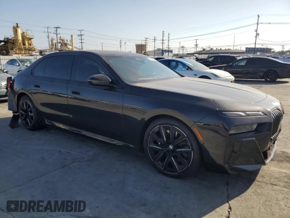 2024 BMW i7 eDrive50 z VIN WBY43EJ06RCP21065, wystawiony jako Copart lot #72276944 z przebiegiem 21 066 mil mil oraz Szkoda całkowita • Salvage title. Historia ofert i sprzedaży dostępna na DreamBid. Obrazek 4.