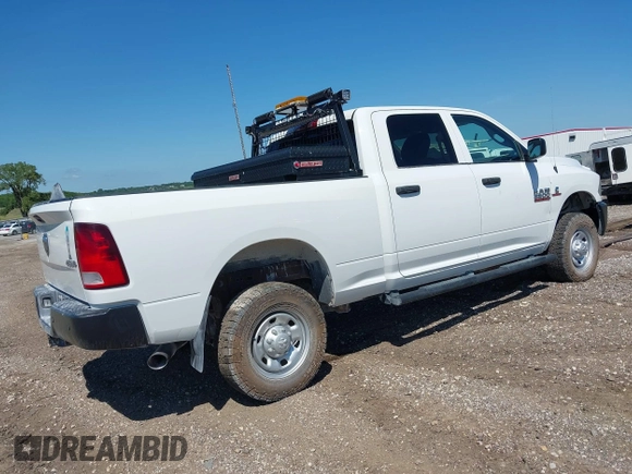 2017 Ram 2500 Tradesman z VIN 3C6UR5CLXHG620105, wystawiony jako IAAI lot #42496482 z przebiegiem 89 150 mil mil oraz . Historia ofert i sprzedaży dostępna na DreamBid. Obrazek 4.