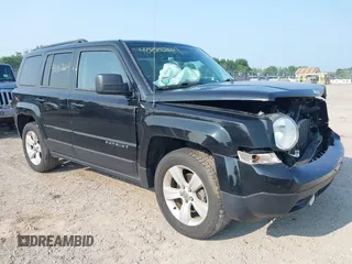 2016 Jeep Patriot Latitude with VIN 1C4NJRFB6GD782341, listed as a IAAI auction lot 40002664 with 83,054 mi miles. Bid and sale history available at carsss.com. Image 1.
