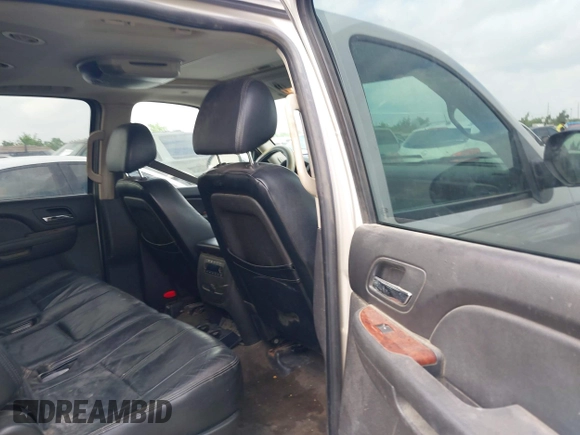 2009 Chevrolet Suburban LT w/2LT with VIN 1GNFC26039R234735, listed as a IAAI auction lot 42068617 with 263,534 mi miles. Bid and sale history available at carsss.com. Image 8.