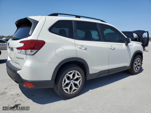 2021 Subaru Forester Premium with VIN JF2SKAJC4MH452950, listed as a Copart auction lot 52453225 with 22,598 mi miles and Salvage Title. Bid and sale history available at carsss.com. Image 3.