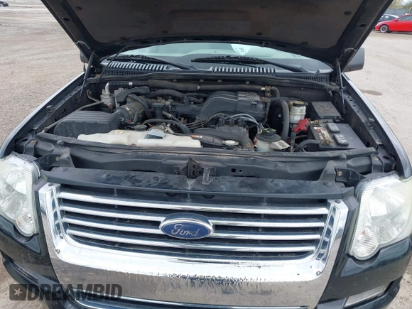 2007 Ford Explorer XLT with VIN 1FMEU73E67UB82828, listed as a IAAI auction lot 42094138 with 175,627 mi miles. Bid and sale history available at carsss.com. Image 10.
