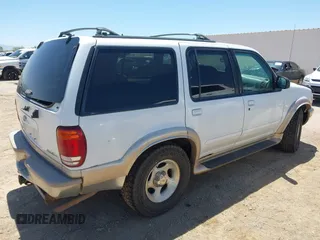 2001 Ford Explorer Eddie Bauer с VIN 1FMZU74E31ZA74970, выставлен на аукционе IAAI как лот 42801471 с пробегом 255 191 миль миль и . История ставок и продаж доступна на DreamBid. Изображение 4.