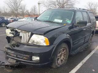 2005 Lincoln Navigator Luxury with VIN 5LMFU28535LJ11344, listed as a IAAI auction lot 41469627 with 177,036 mi miles. Bid and sale history available at carsss.com. Image 2.