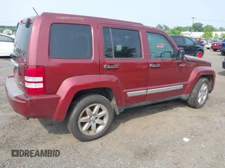 2008 Jeep Liberty Limited z VIN 1J8GN58KX8W270437, wystawiony jako IAAI lot #42473596 z przebiegiem 194 936 mil mil oraz . Historia ofert i sprzedaży dostępna na DreamBid. Obrazek 4.