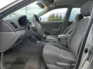 2005 Toyota Camry STD z VIN 4T1BE32K35U558818, wystawiony jako Copart lot #56023365 z przebiegiem 109 917 mil mil oraz Szkoda całkowita • Salvage title. Historia ofert i sprzedaży dostępna na DreamBid. Obrazek 7.