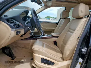 2008 BMW X5 3.0si z VIN 5UXFE43588L009967, wystawiony jako Copart lot #57900245 z przebiegiem 137 882 mil mil oraz Czysty tytuł • Clean title. Historia ofert i sprzedaży dostępna na DreamBid. Obrazek 7.
