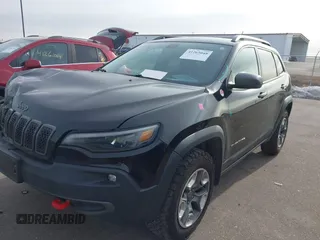 2019 Jeep Cherokee Trailhawk Elite with VIN 1C4PJMBX0KD395421, listed as a IAAI auction lot 41265048 with 70,070 mi miles. Bid and sale history available at carsss.com. Image 17.