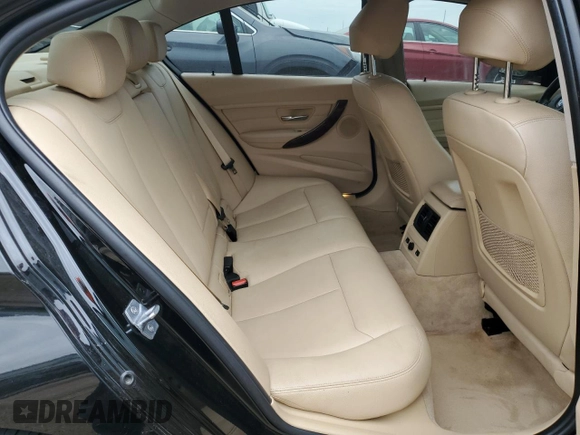 2014 BMW 3 Series 328i xDrive z VIN WBA3B5C51EP541677, wystawiony jako Copart lot #62177885 z przebiegiem 130 142 mil mil oraz Czysty tytuł • Clean title. Historia ofert i sprzedaży dostępna na DreamBid. Obrazek 10.